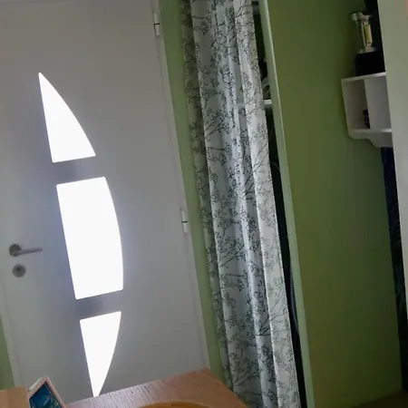 Appartement De 45 M2 En Rez-De-Villa Avec Jardin Hyeres Exterior photo